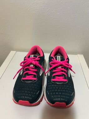 Brooks Navy Running Shoes with Bright Pink Details